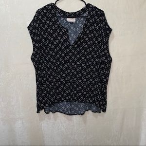 Universal Thread black and white blouse